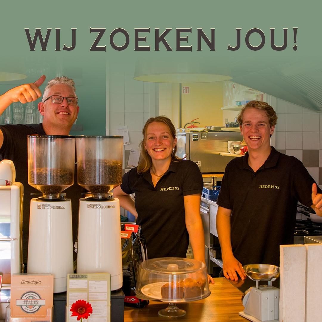 Het team van Heren 52 achter de bar